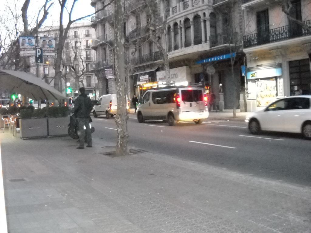 Hostal Aribau Barcelona Zewnętrze zdjęcie