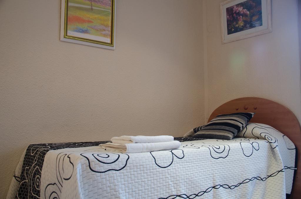 Hostal Aribau Barcelona Pokój zdjęcie