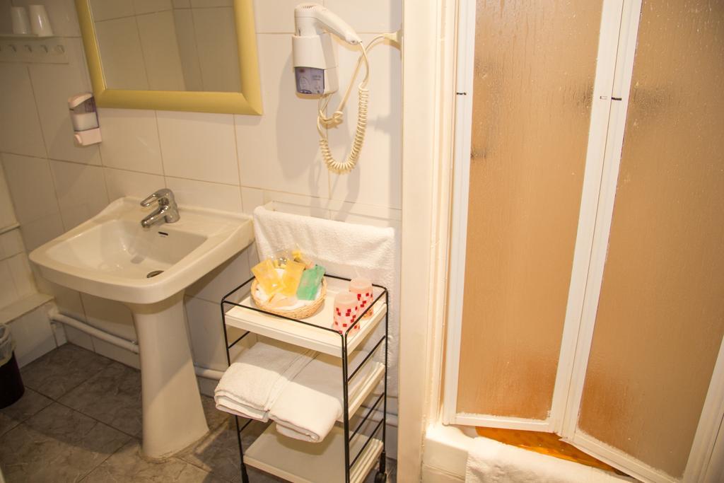 Hostal Aribau Barcelona Zewnętrze zdjęcie