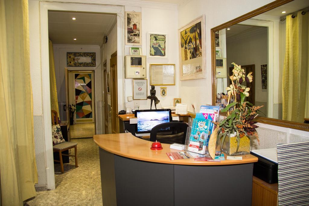 Hostal Aribau Barcelona Zewnętrze zdjęcie
