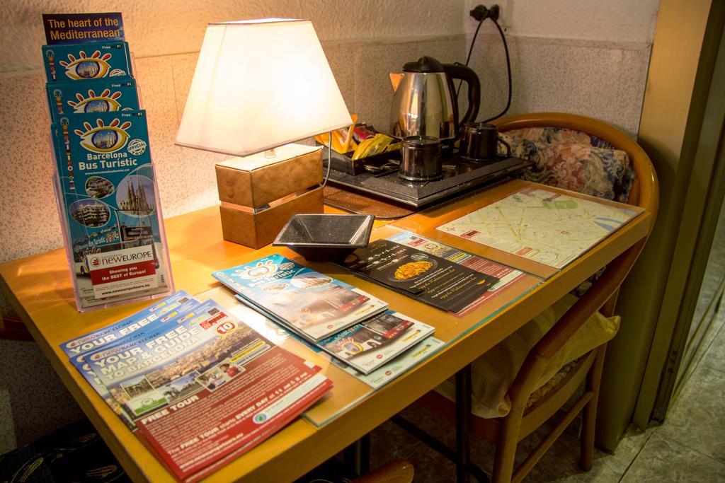 Hostal Aribau Barcelona Zewnętrze zdjęcie