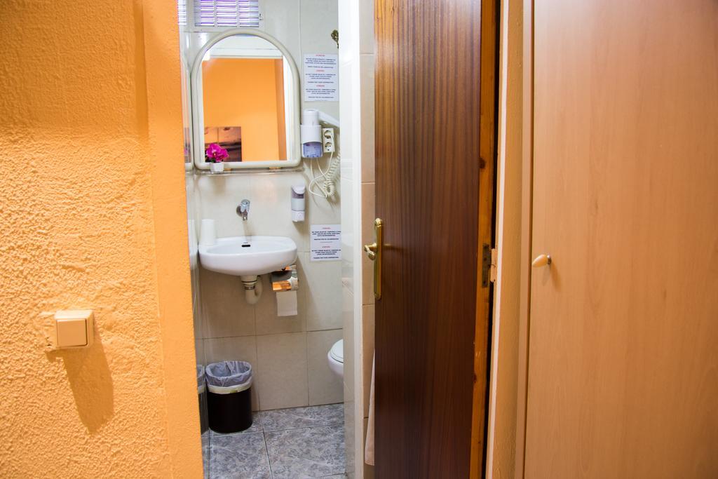 Hostal Aribau Barcelona Zewnętrze zdjęcie