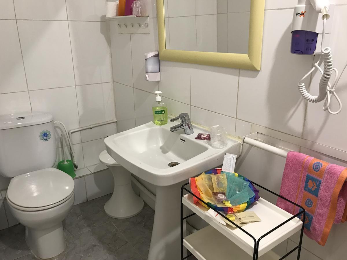Hostal Aribau Barcelona Zewnętrze zdjęcie
