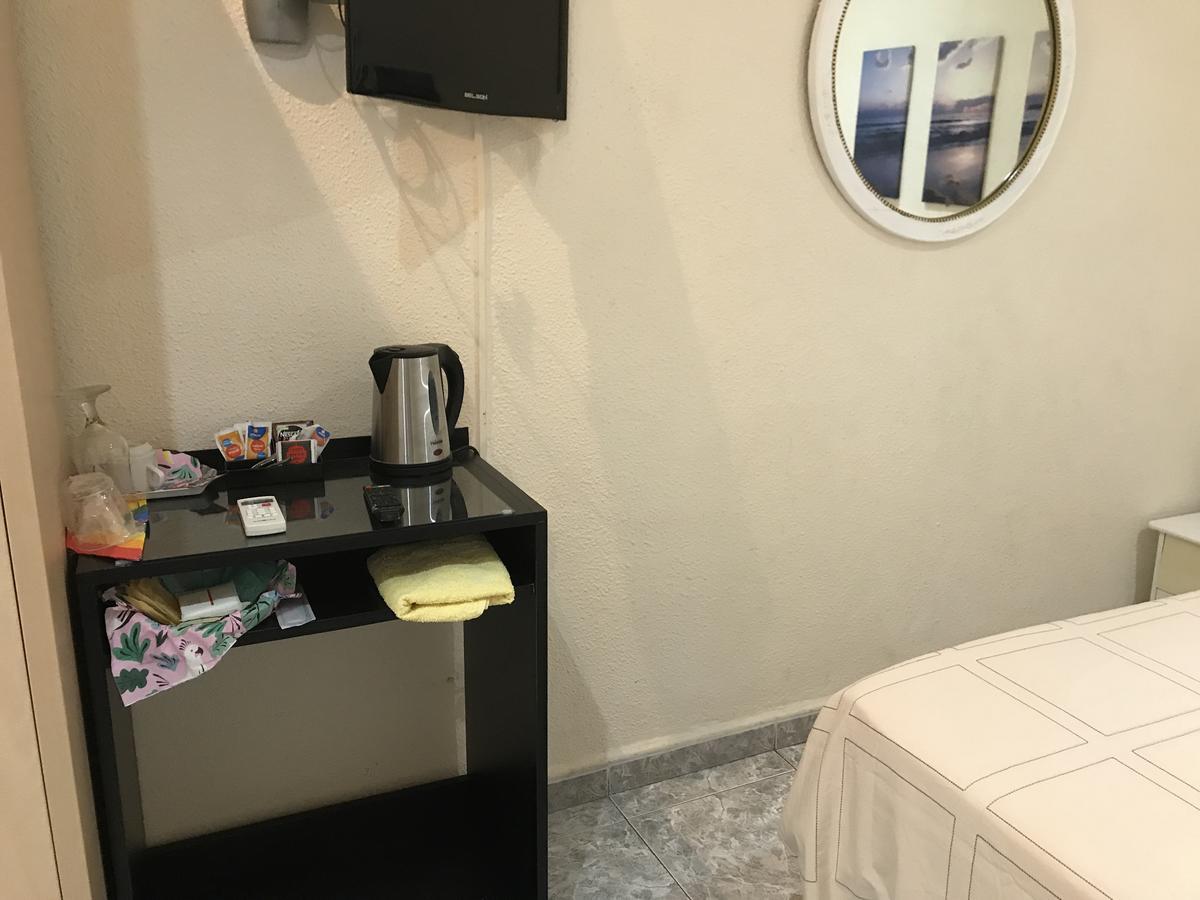 Hostal Aribau Barcelona Zewnętrze zdjęcie